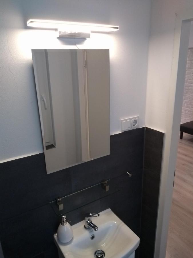 City-Apartment Spreeufer Im Herzen Berlins Berlim Exterior foto